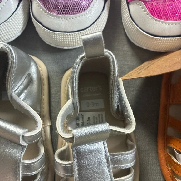 Lot of Newborn to Baby Shoes - Picture 9 of 12